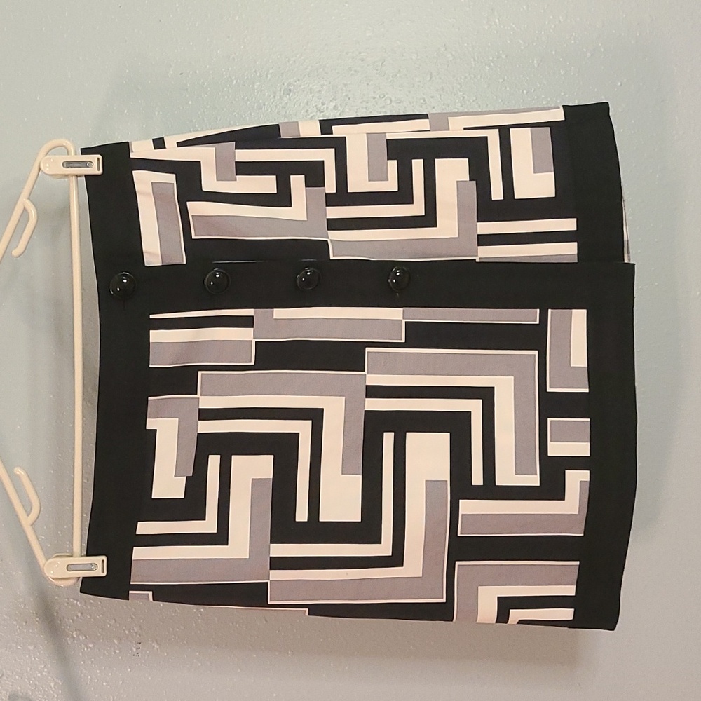 Ann Taylor black, grey and white geometric skirt NWT size 8.